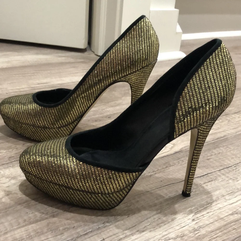 Charles David size 9 1/2 luxury comfortable heals. In great condition!